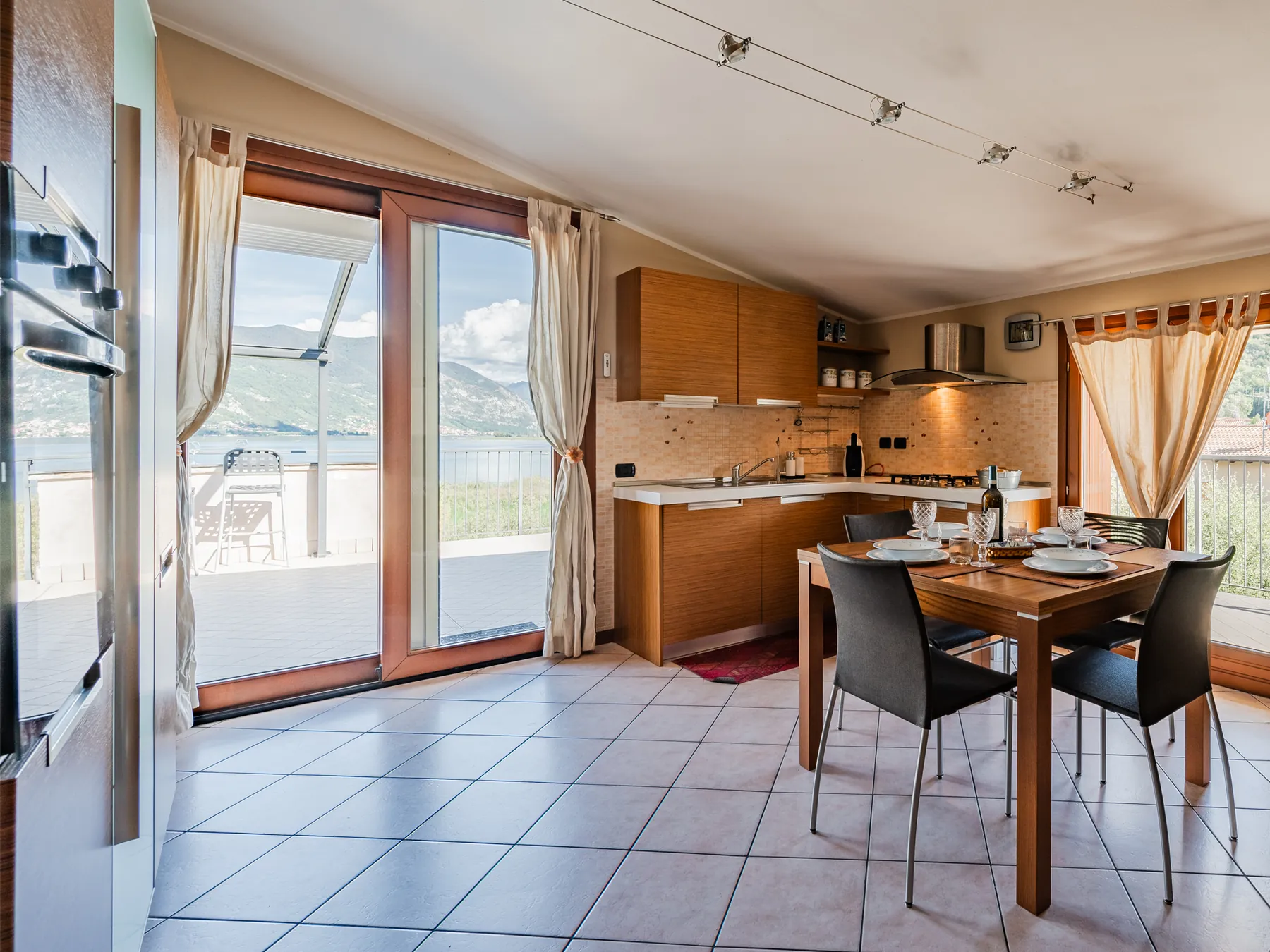 Appartamento con Terrazza Panoramica sul Lago d’Iseo