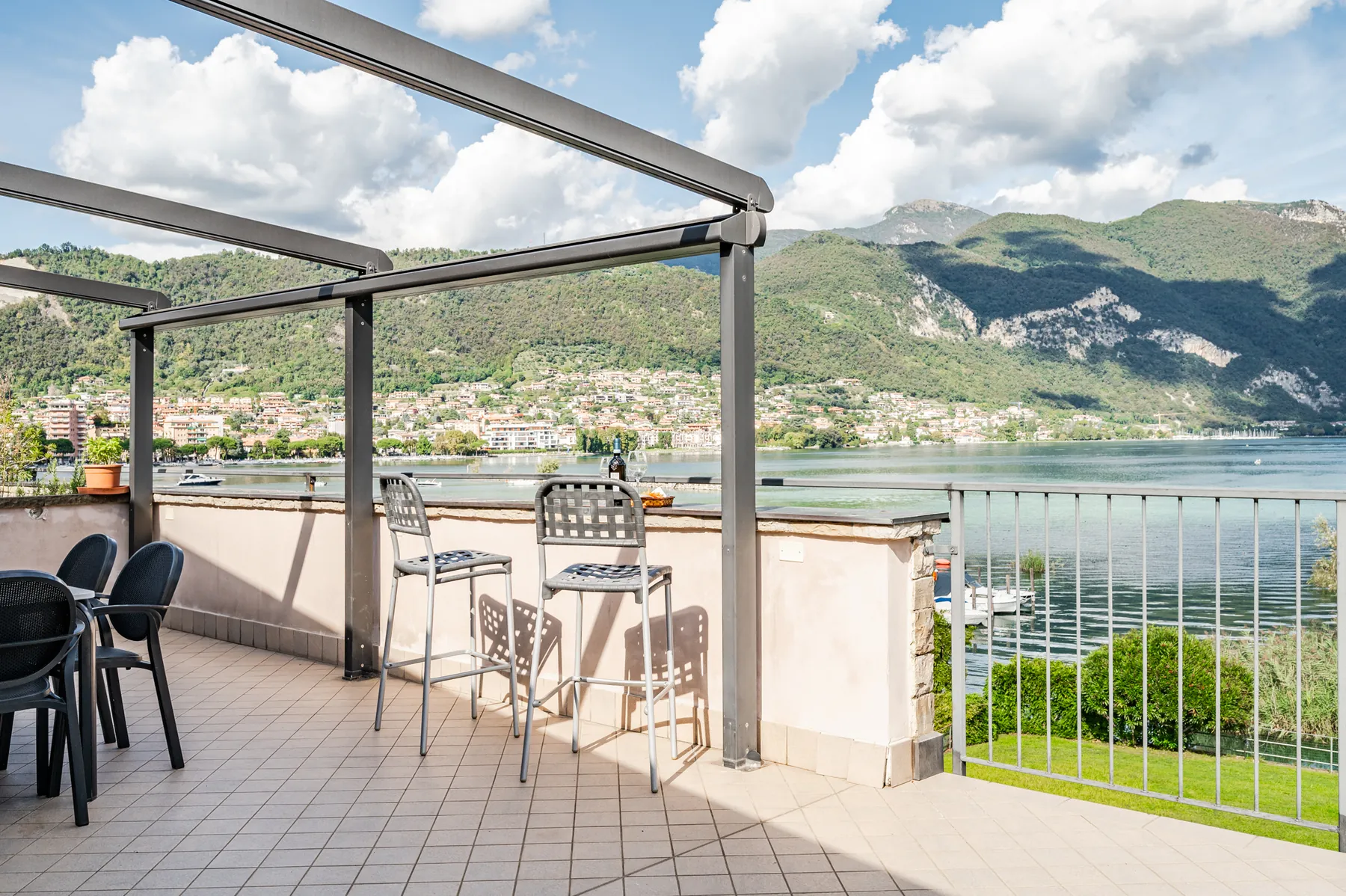 Appartamento con Terrazza Panoramica sul Lago d’Iseo