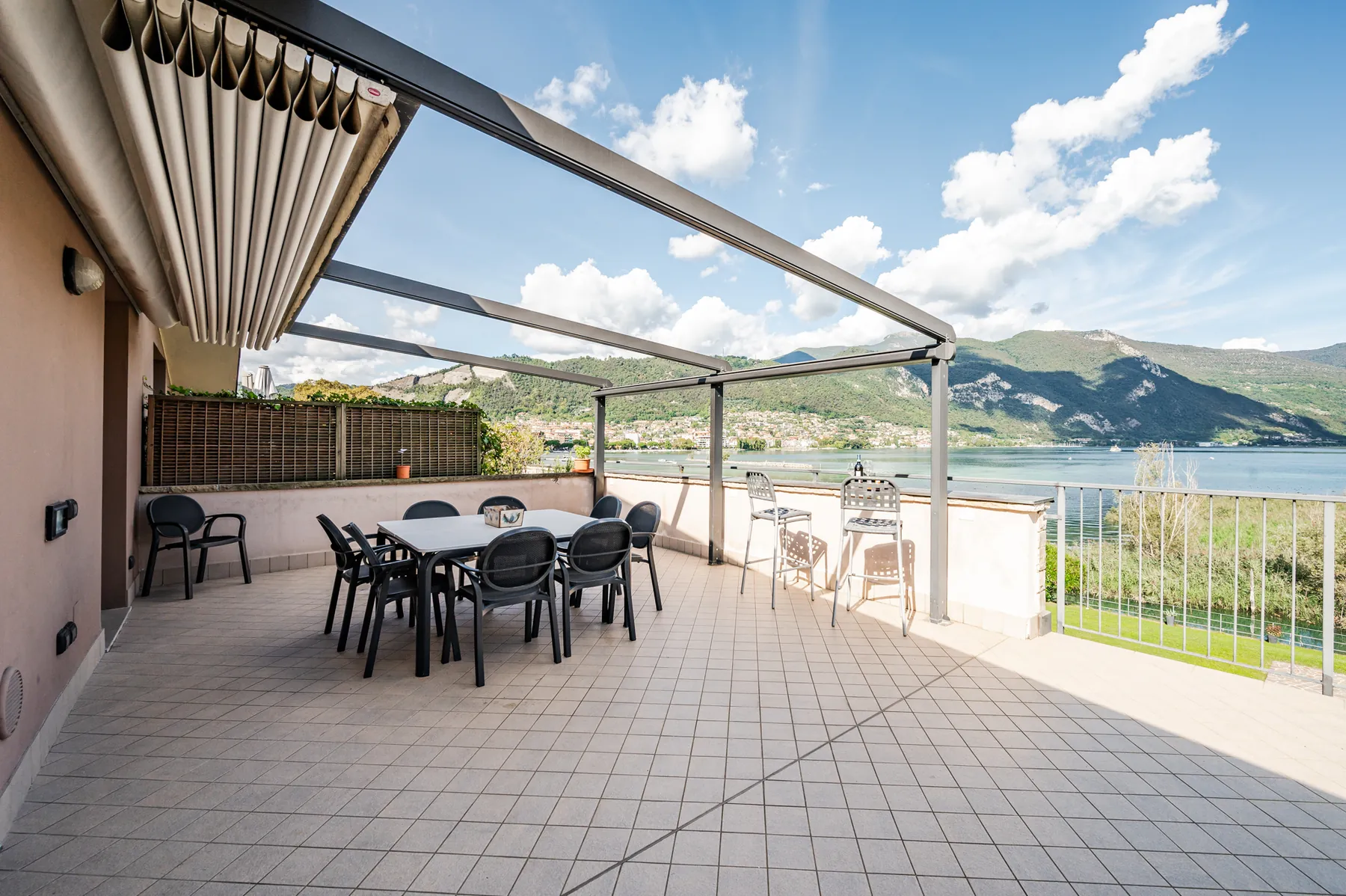 Appartamento con Terrazza Panoramica sul Lago d’Iseo
