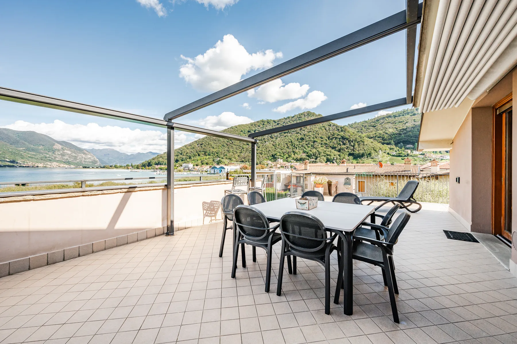 Appartamento con Terrazza Panoramica sul Lago d’Iseo